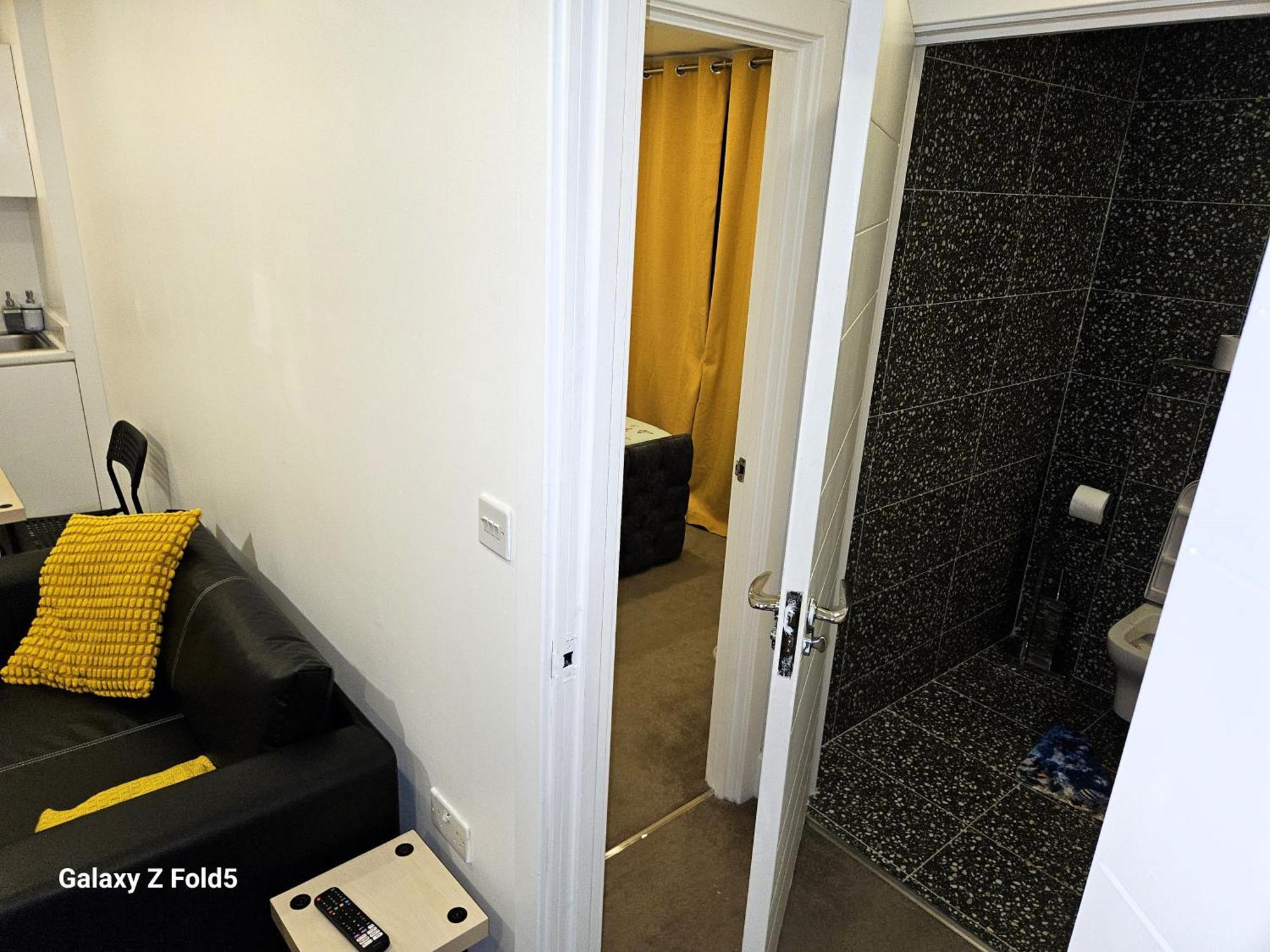 London Sleephouse Partying Is Not Allowed Pls Exteriér fotografie